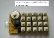 8 lábú mikrokontroller kezel 20 nyomógombot és egy LED-et (ATtiny15L)